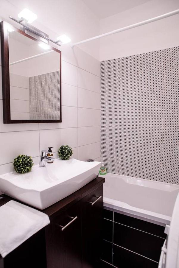 Peaceful, Cozy And New Apartment With Balcony Budapeste Exterior foto